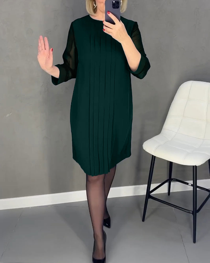 Elżbieta | Elegancka czarna sukienka z plisowanym przodem