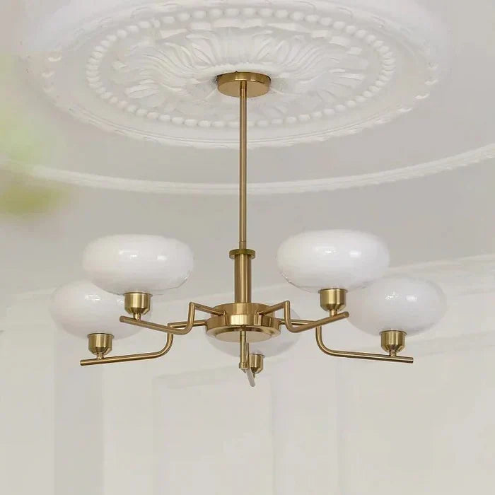 Nowoczesny Żyrandol z Kloszami z Opalowego Szkła – Elegancka Lampa Sufitowa