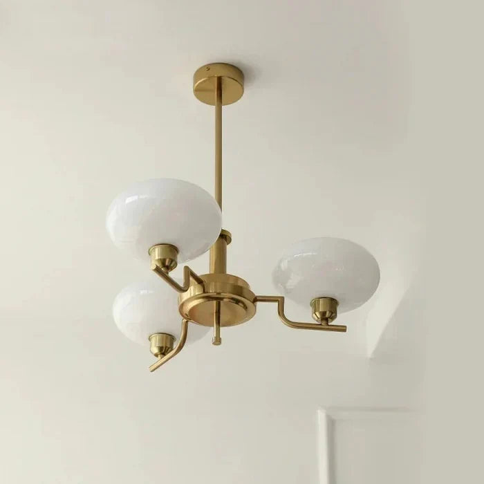 Nowoczesny Żyrandol z Kloszami z Opalowego Szkła – Elegancka Lampa Sufitowa