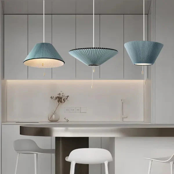 Elegancka Lampa Wisząca z Plisowanym Kloszem