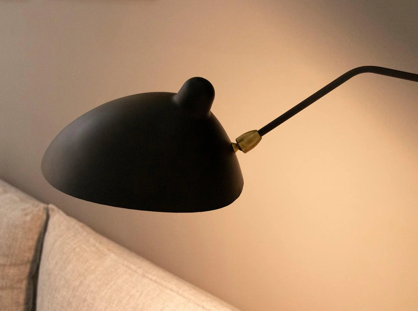 Designerska lampa ścienna z podwójnym ramieniem – regulowana lampa kinkietowa do salonu, biura lub sypialni