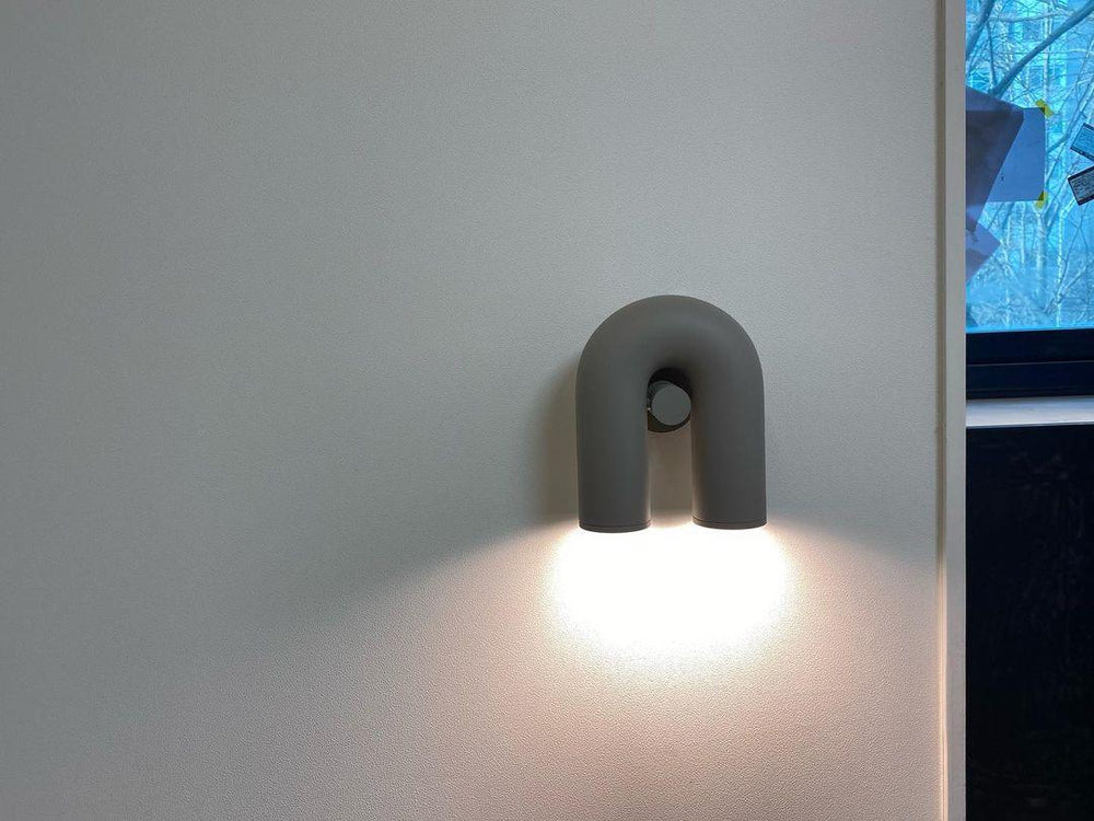 Nowoczesna Lampa Ścienna LED w Kształcie Łuku