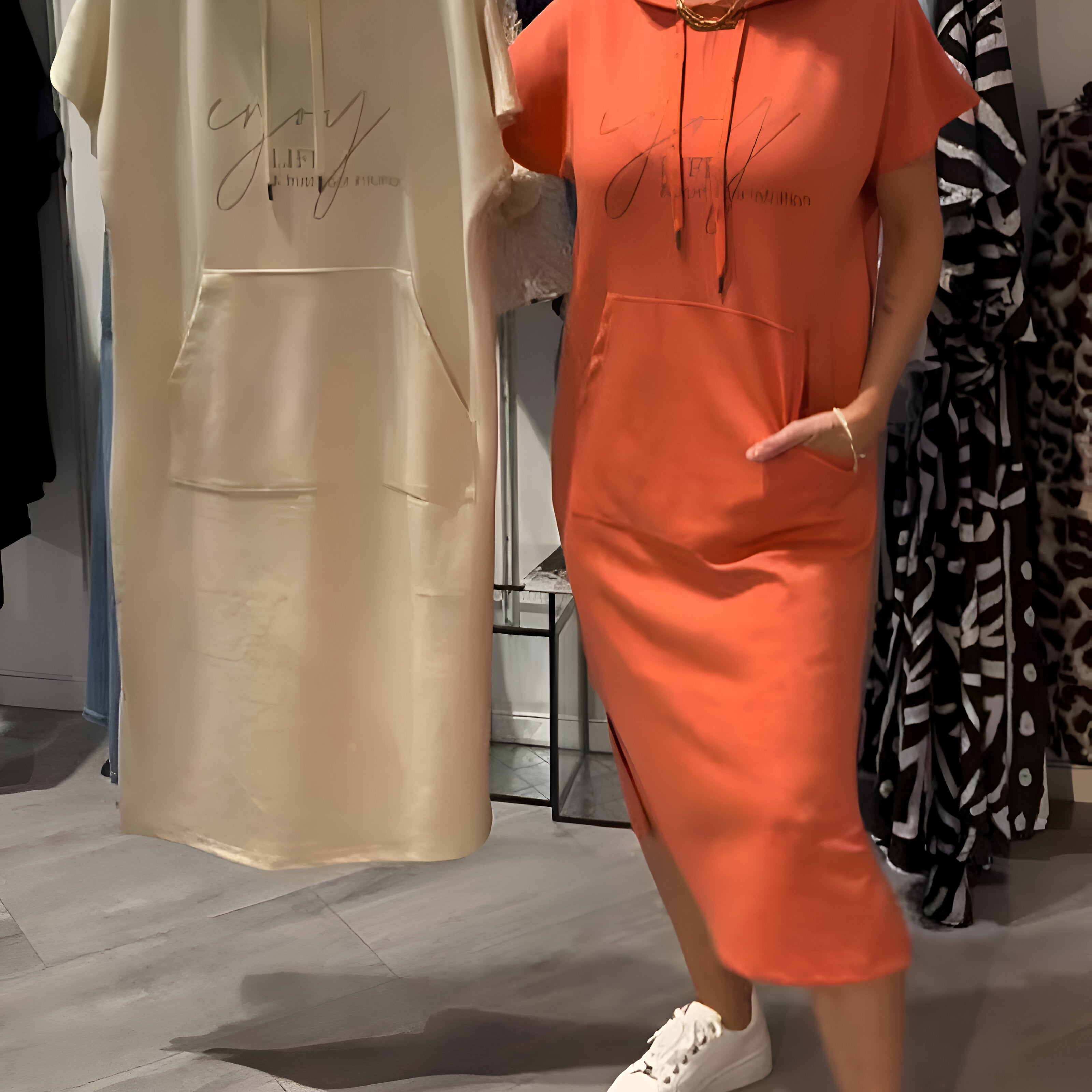 Alina – Codzienna sukienka z kapturem i luzem