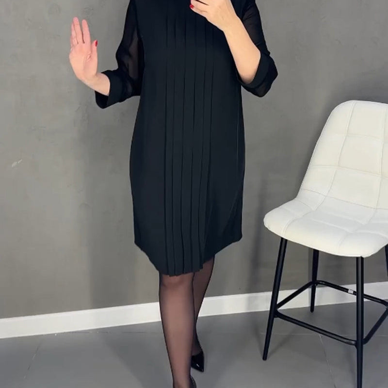 Elżbieta | Elegancka czarna sukienka z plisowanym przodem
