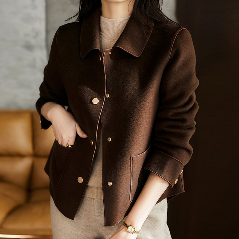 Damska Kurtka Krótka Boxy - Złote Zatrzaski i Klasyczny Kołnierz