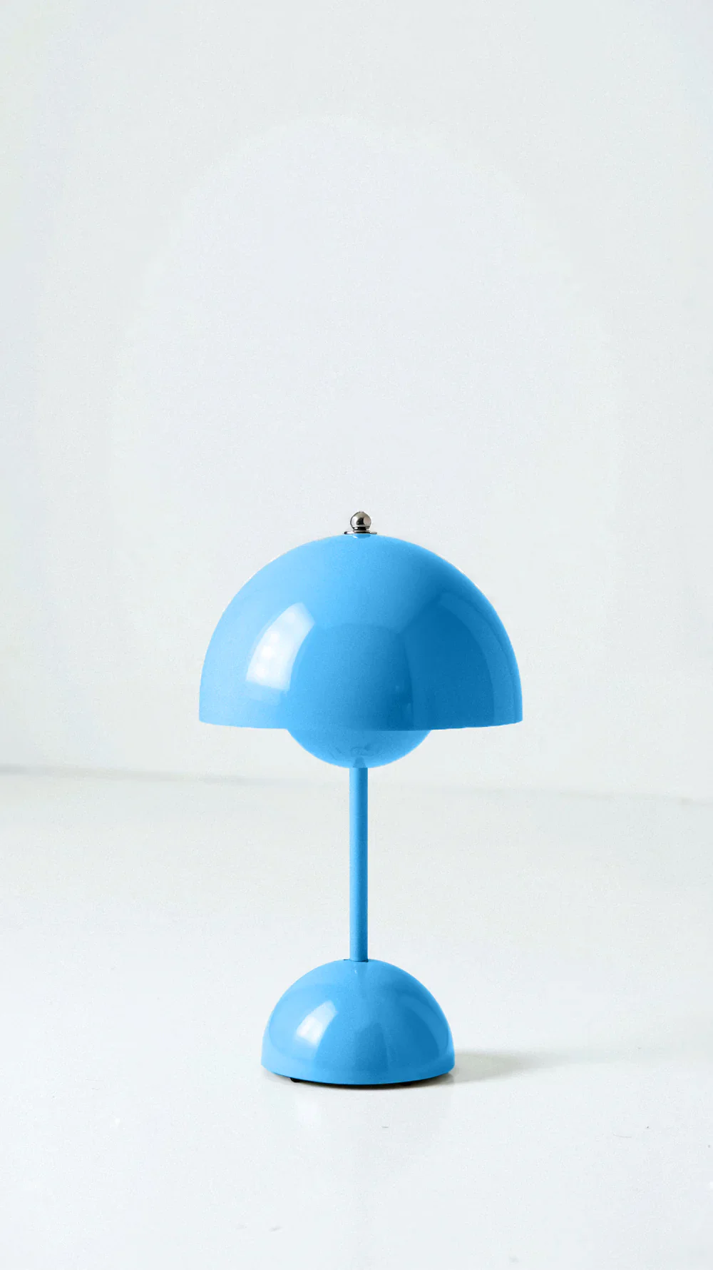 Bezprzewodowa lampa stołowa o minimalistycznym designie