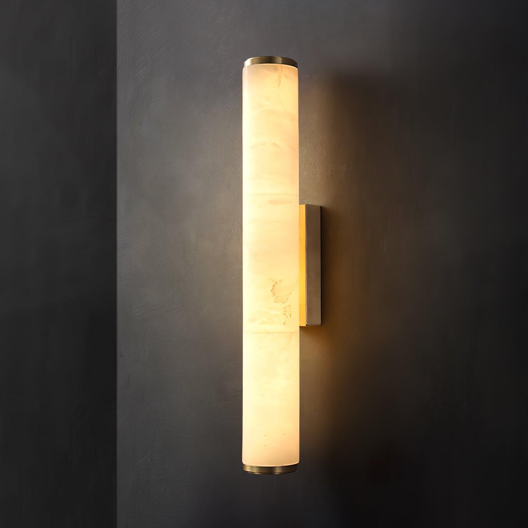 Nowoczesny kinkiet LED z alabastrowym kloszem – elegancka lampa ścienna do sypialni i salonu