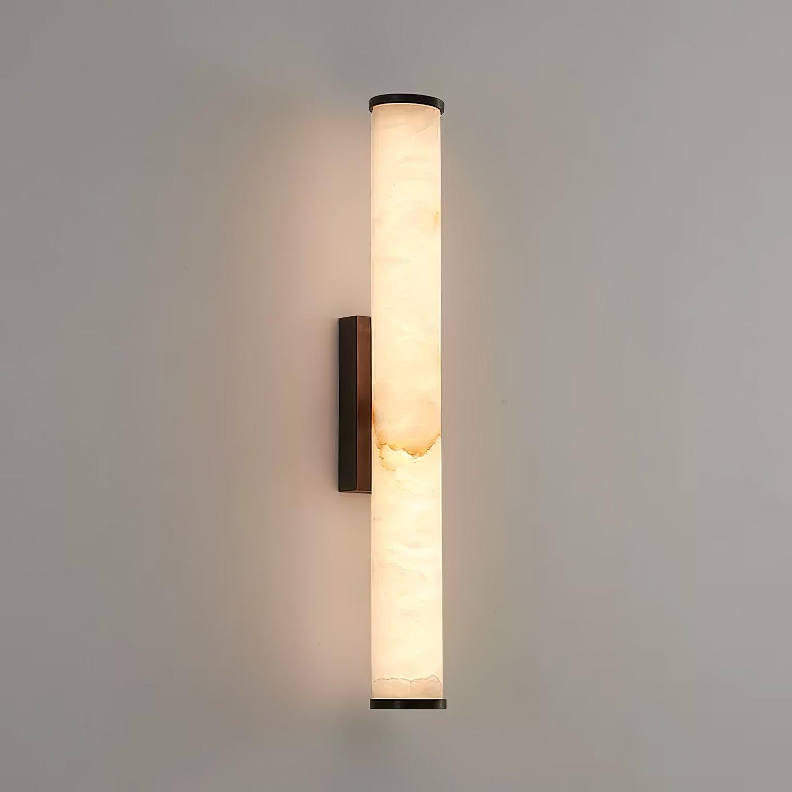 Nowoczesny kinkiet LED z alabastrowym kloszem – elegancka lampa ścienna do sypialni i salonu