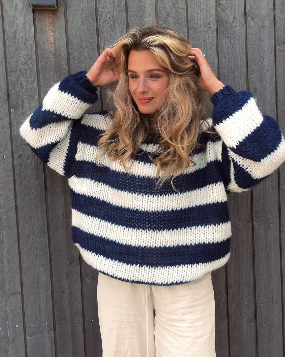 Ciepły sweter w paski dla kobiet