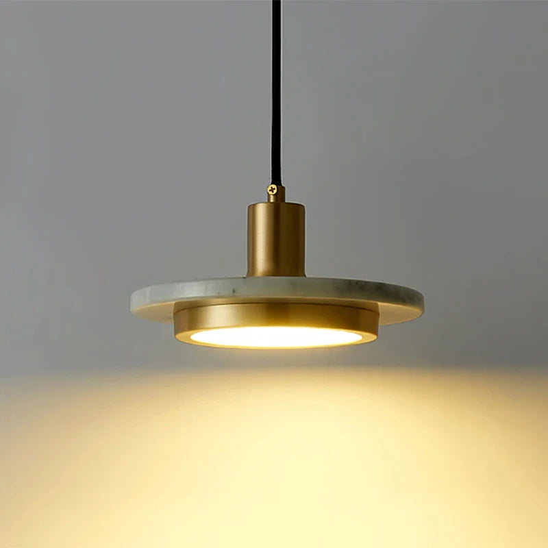 Nowoczesna Lampa Wisząca z Detalem w Stylu Marmuru