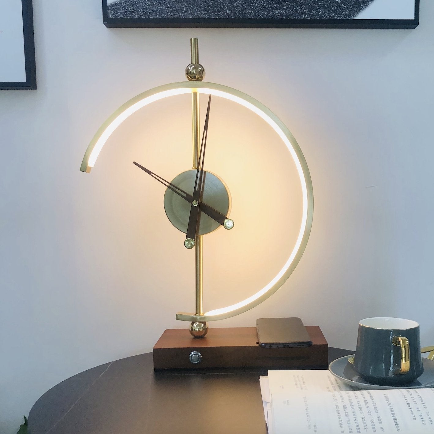 Lampa Stołowa LED Z Zegarem I Ładowaniem Bezprzewodowym