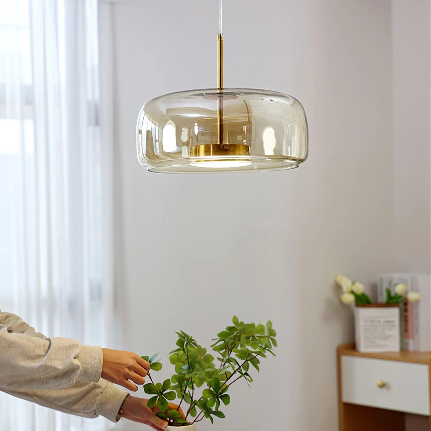 Lampa Wisząca Z Zakrzywionym Kloszem