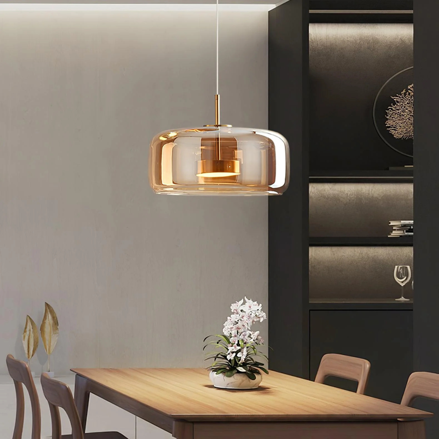 Lampa Wisząca Z Zakrzywionym Kloszem