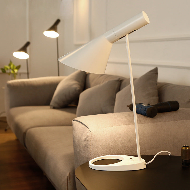 Nowoczesna Lampa Biurkowa LED Z Regulowanym Ramieniem