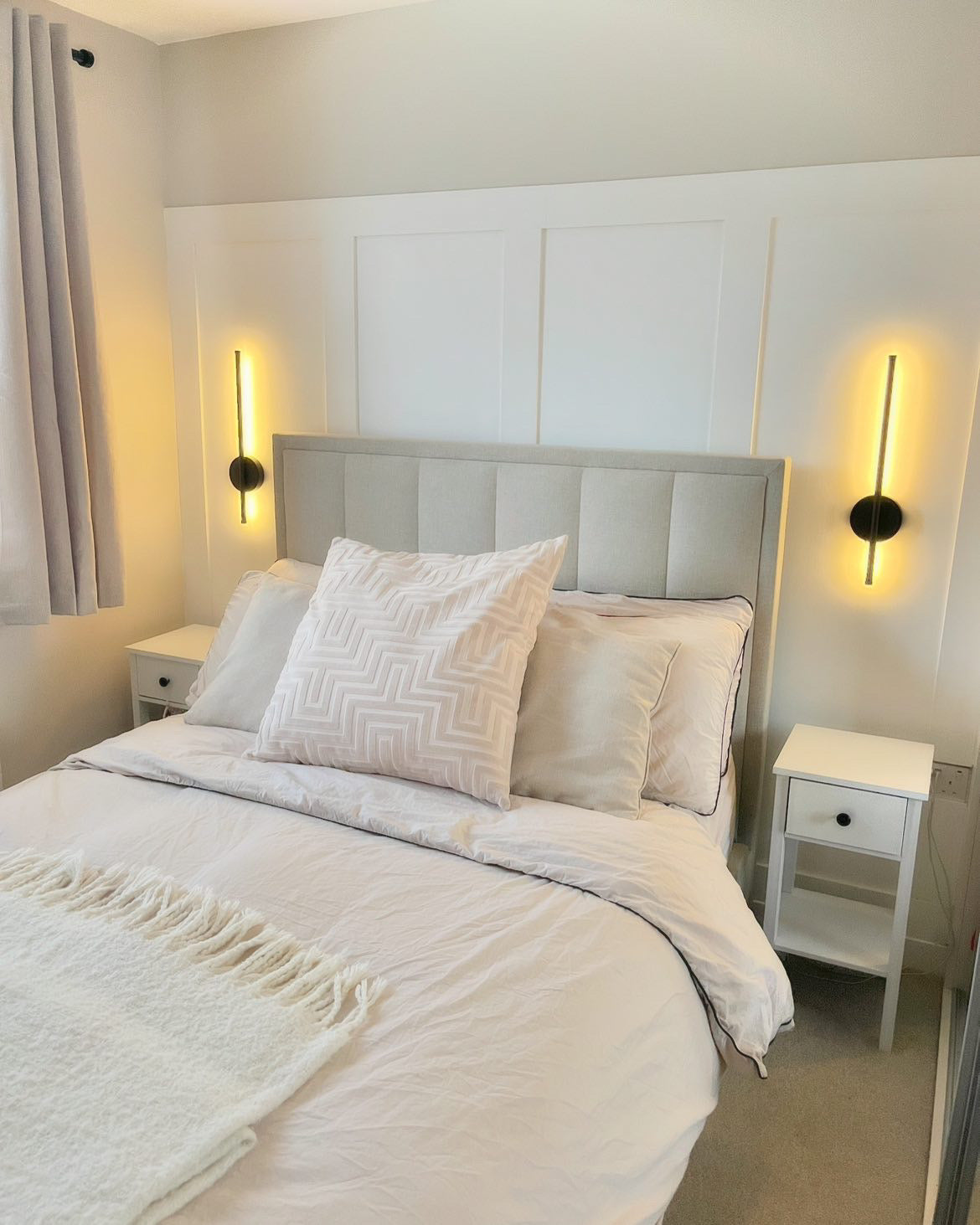 Nowoczesna Lampa Ścienna LED Smukła Pionowa Minimalistyczna