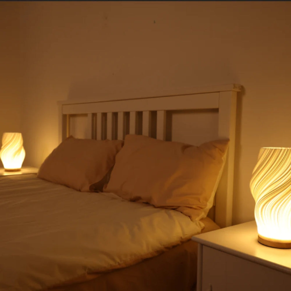 Nowoczesna Lampka Nocna Stołowa LED Z Kloszem Falowanym