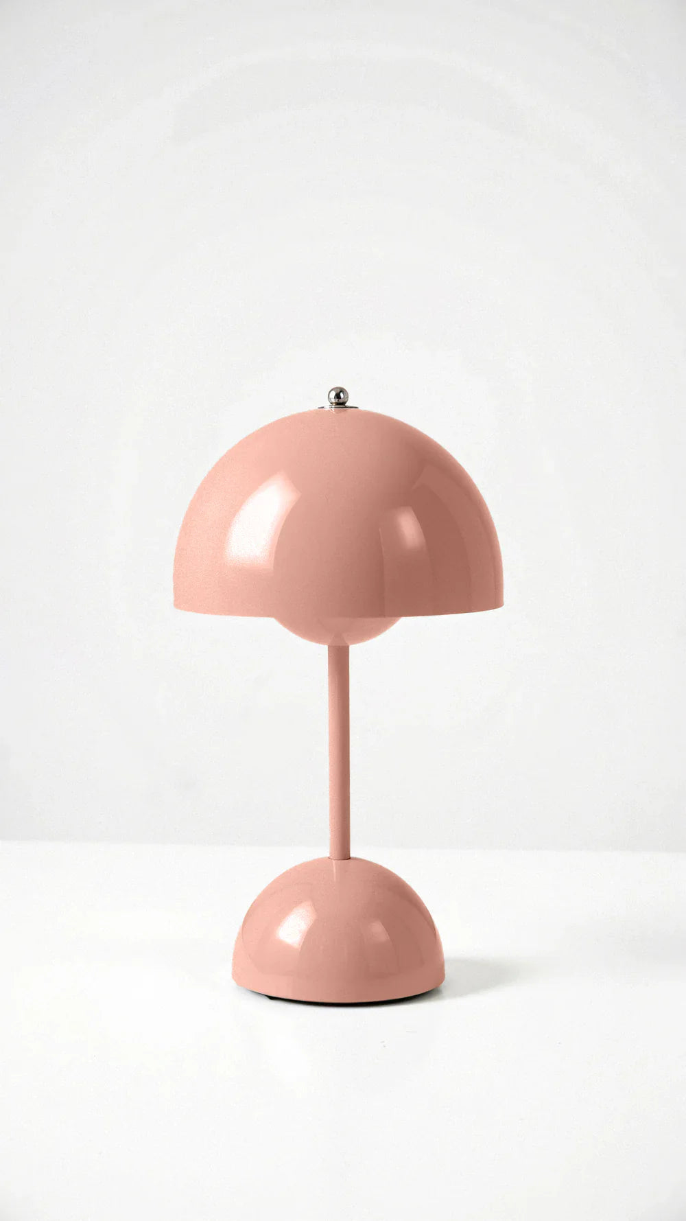 Bezprzewodowa lampa stołowa o minimalistycznym designie