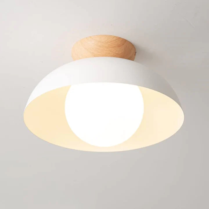 Plafoniera Sufitowa Z Kulistym Kloszem I Minimalistycznym Designem