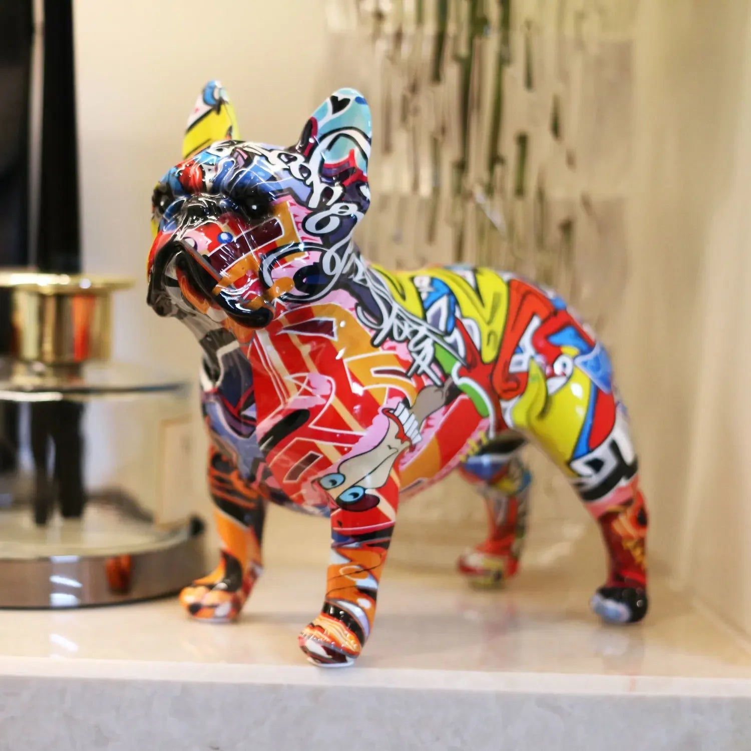 Rzeźba Graffiti Bulldog z Żywicy – Kolorowa Dekoracja do Wnętrz, Nowoczesny Styl, 17 cm x 8 cm x 15 cm