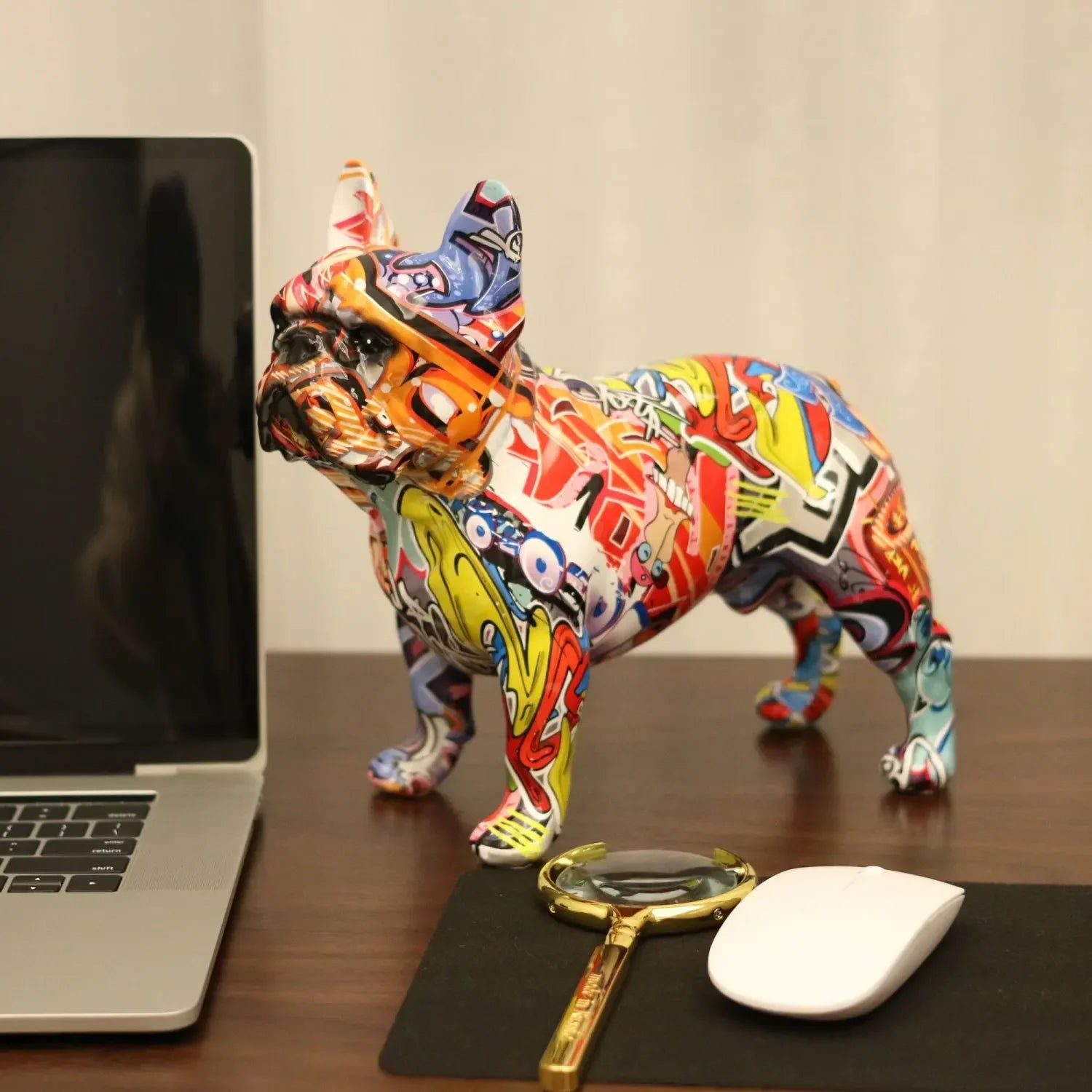 Rzeźba Graffiti Bulldog z Żywicy – Kolorowa Dekoracja do Wnętrz, Nowoczesny Styl, 17 cm x 8 cm x 15 cm