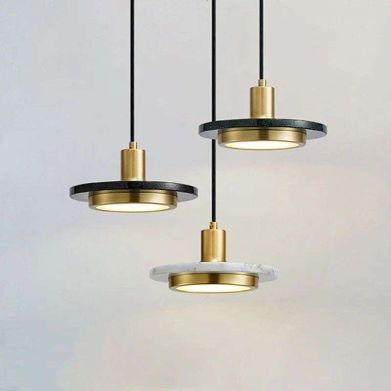 Nowoczesna Lampa Wisząca z Detalem w Stylu Marmuru