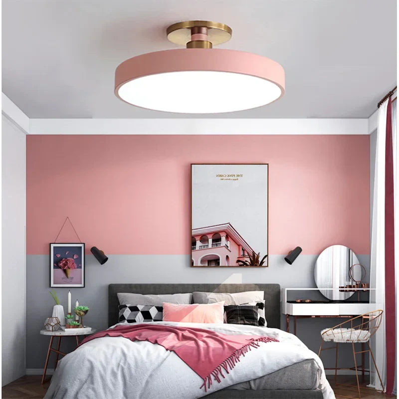 Okrągła lampa sufitowa LED w stylu skandynawskim