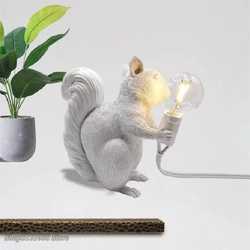 Dekoracyjna lampka LED w kształcie wiewiórki – designerska figurka z żarówką, do wnętrz i ogrodu