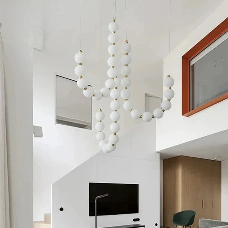 Lampa wisząca LED nowoczesna – efektowna forma naszyjnika z kulami świetlnymi