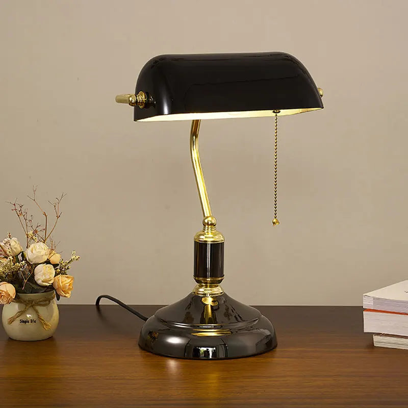 Klasyczna Retro Lampa Biurkowa w Stylu Vintage