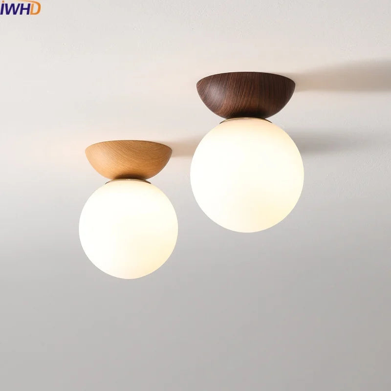 Nowoczesna lampa sufitowa w japońskim stylu  z drewnianą bazą – minimalistyczna kula
