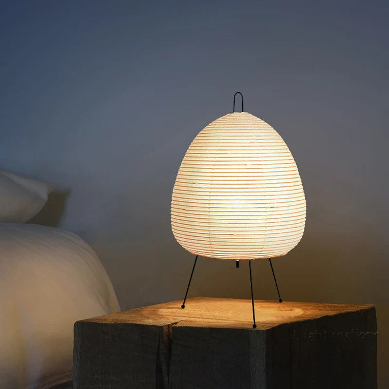 Nowoczesna lampa stołowa LED z kloszem z papieru ryżowego – artystyczna dekoracja na trójnogu