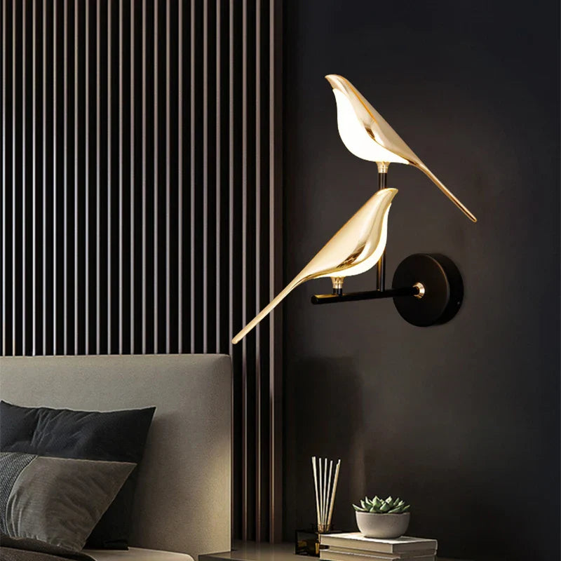 Lampa ścienna inspirowana ptakiem z nowoczesnym designem