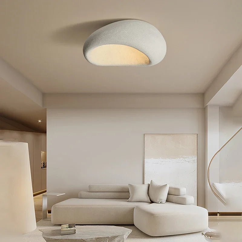 Lampa sufitowa LED w stylu wabi-sabi – plafoniera dekoracyjna o organicznym kształcie