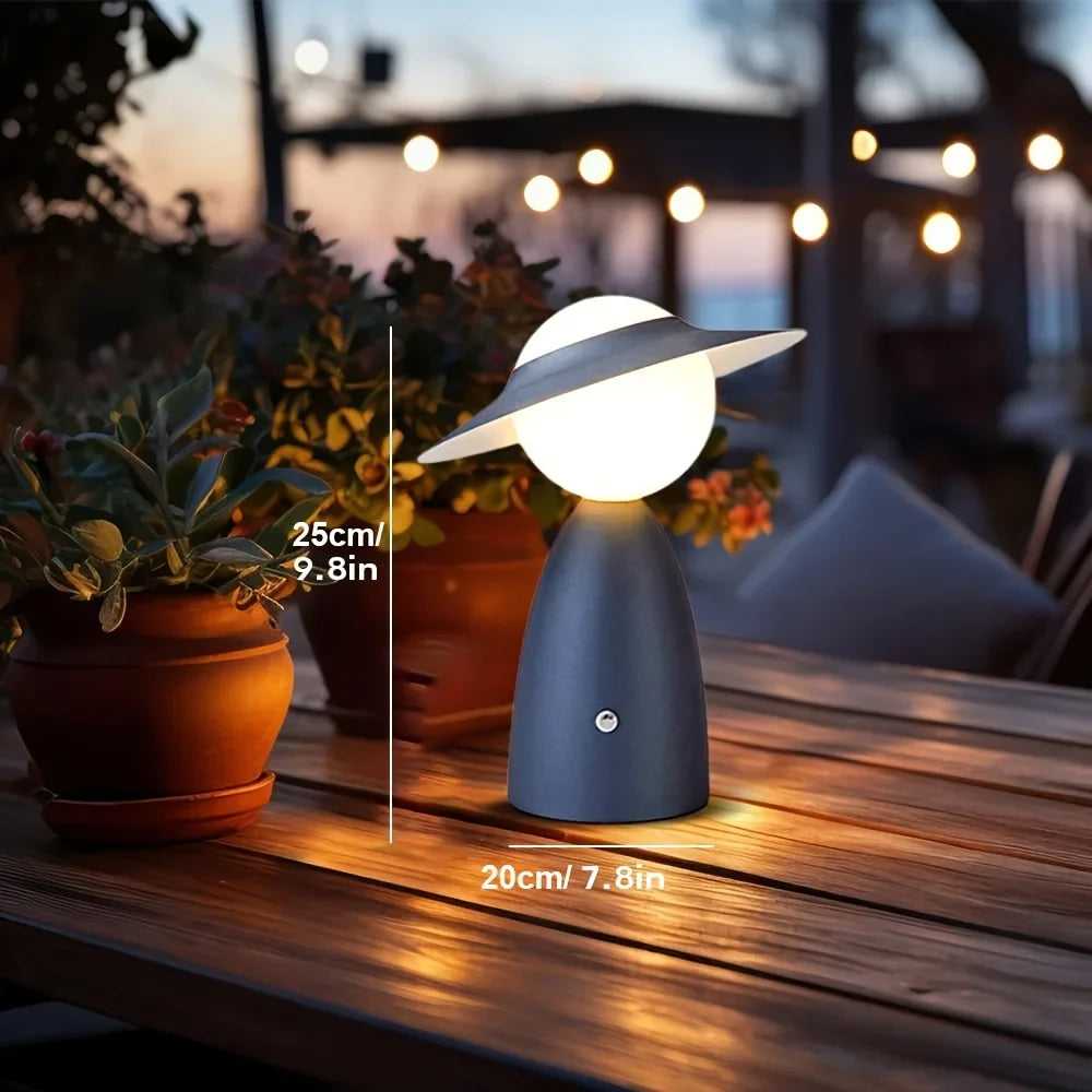 Lampa stołowa LED w kształcie postaci z kapeluszem – designerska lampka nocna do salonu lub sypialni