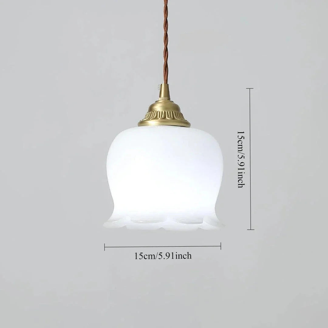 Lampa wisząca retro – szklany klosz w stylu vintage z metalową oprawą