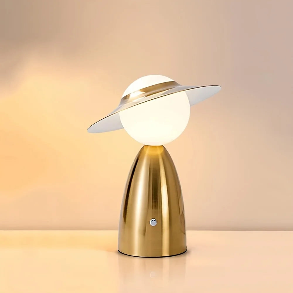 Lampa stołowa LED w kształcie postaci z kapeluszem – designerska lampka nocna do salonu lub sypialni