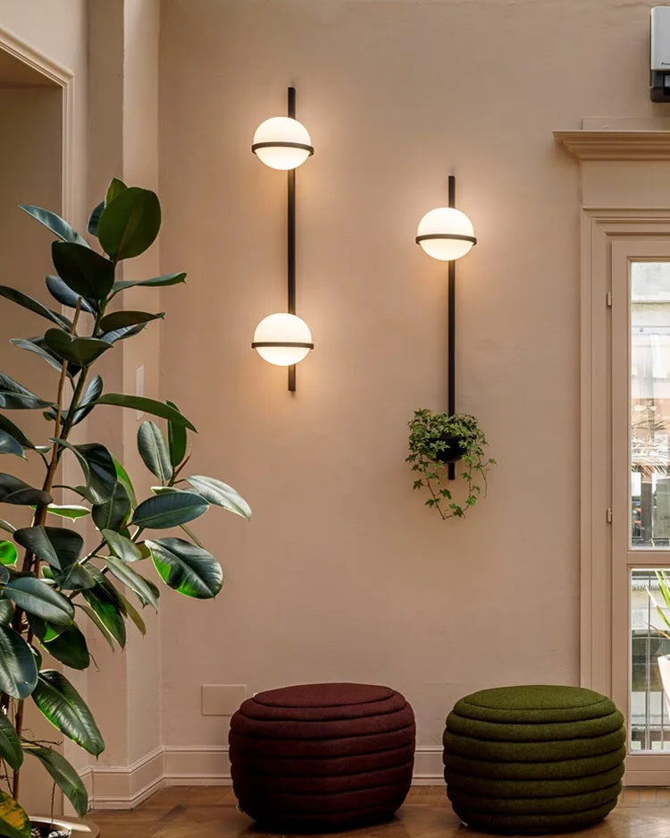 Nowoczesna Kinkietowa Lampa Ścienna z Kulkami LED i Doniczką