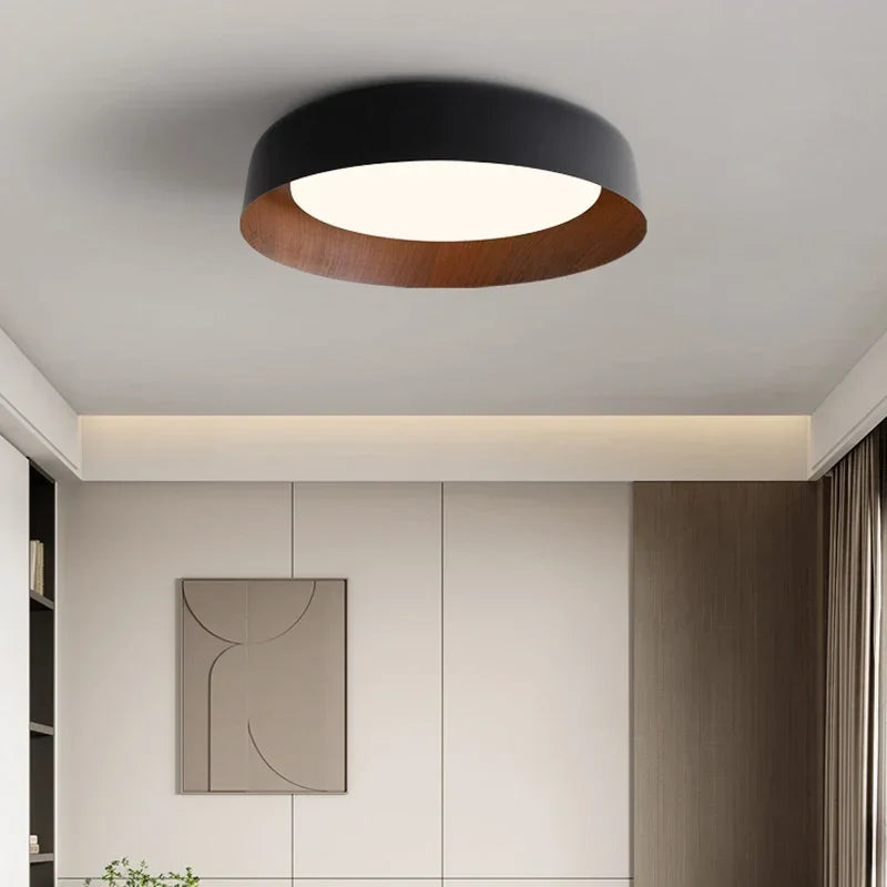 Nowoczesna lampa sufitowa LED z drewnianym akcentem