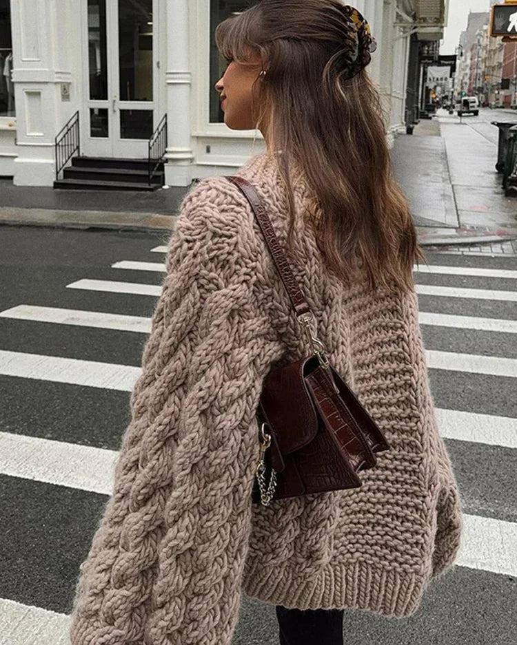 Damski Sweter Oversize - Gruby Splot Warkoczowy