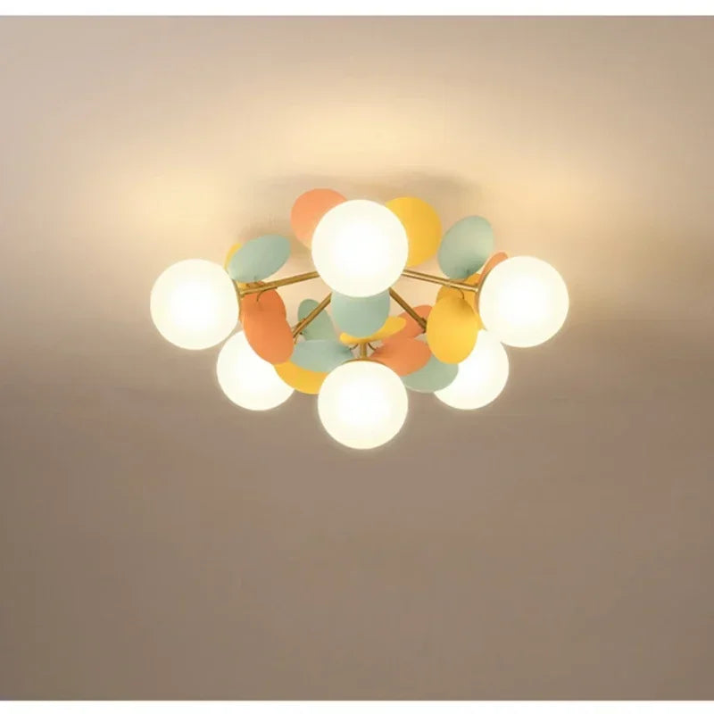 Nowoczesna lampa sufitowa LED – designerski plafon z kulistymi kloszami