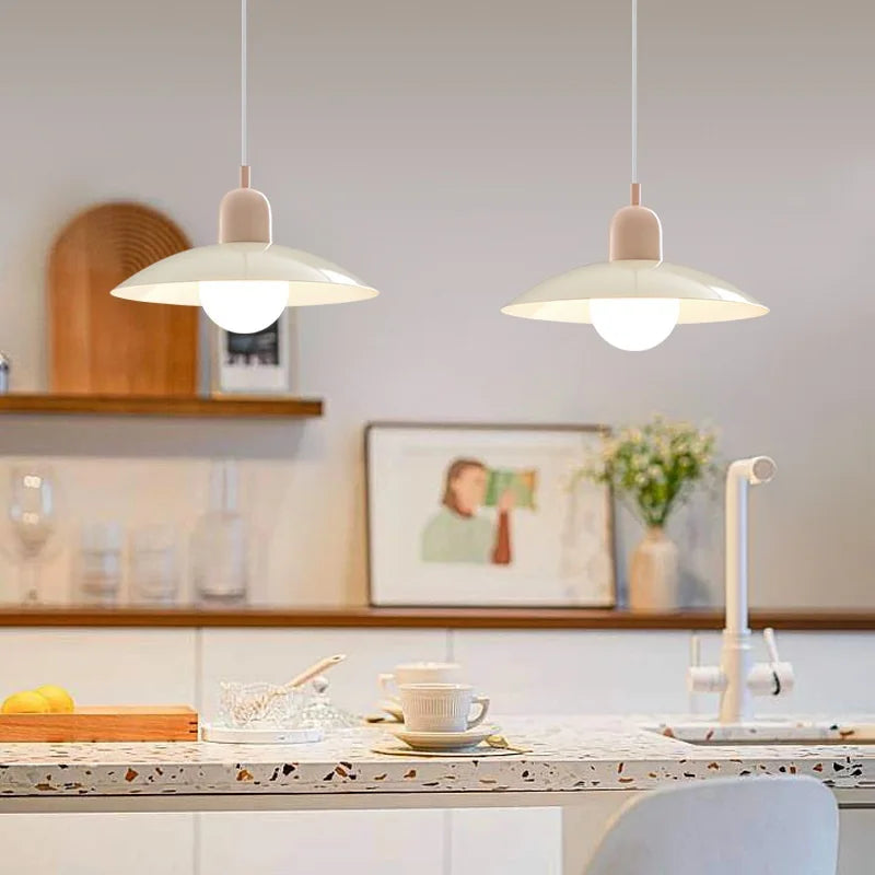 Nowoczesna lampa wisząca z dwukolorowym designem i metalowym kloszem Bauhaus