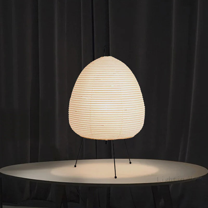 Nowoczesna lampa stołowa LED z kloszem z papieru ryżowego – artystyczna dekoracja na trójnogu