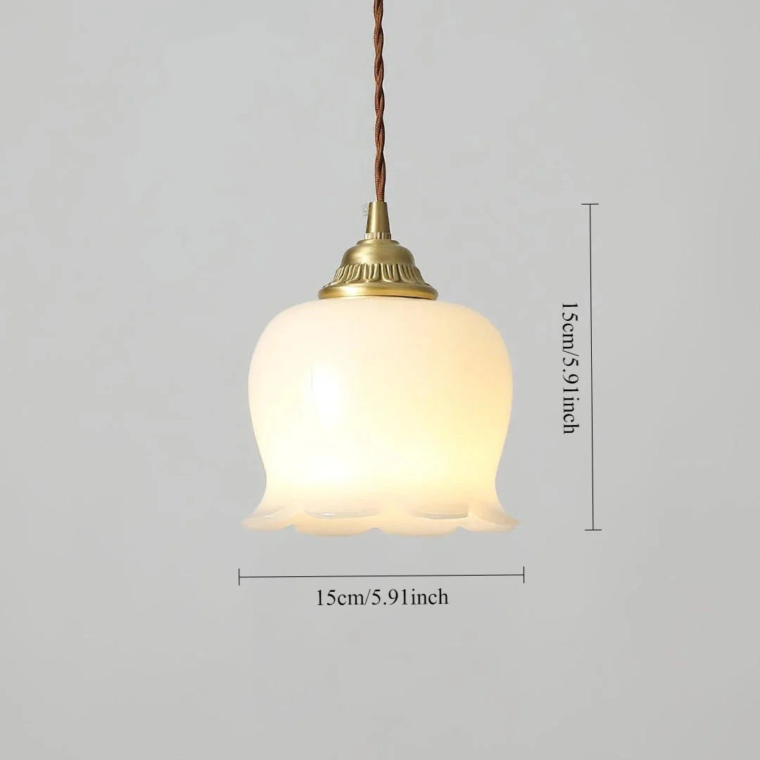 Lampa wisząca retro – szklany klosz w stylu vintage z metalową oprawą