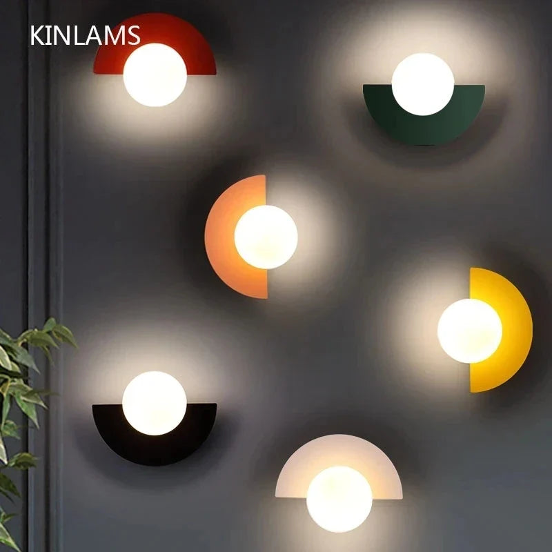 Nowoczesna lampa ścienna LED w stylu geometrycznym półkole