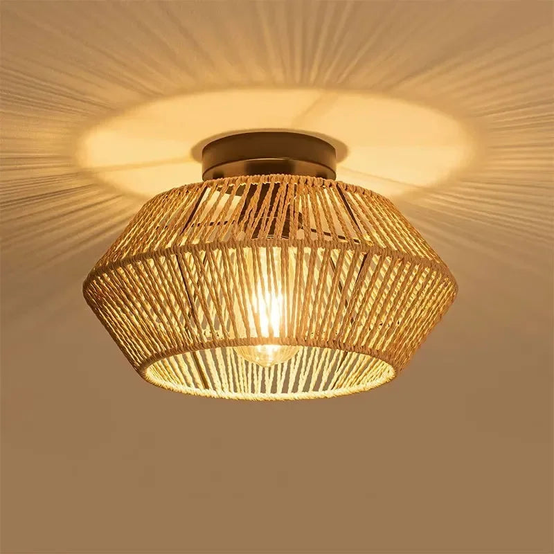 Lampa sufitowa z ażurowym kloszem – nowoczesny plafon w stylu boho lub industrialnym