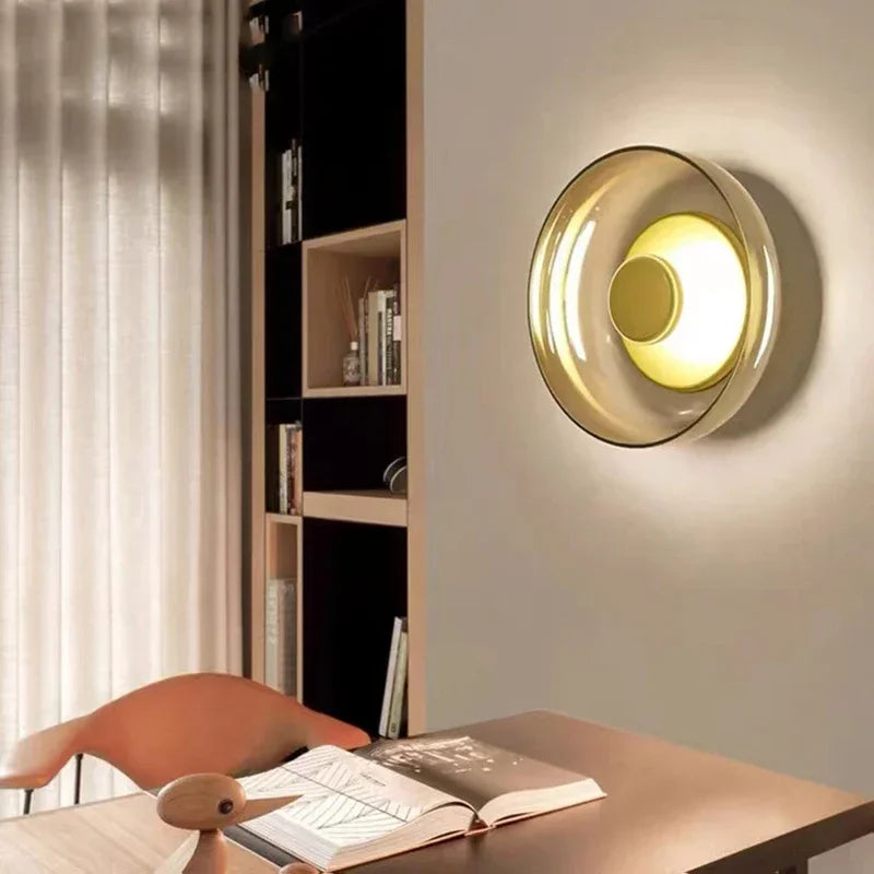 Nowoczesna kinkietowa lampa ścienna z okrągłym kloszem