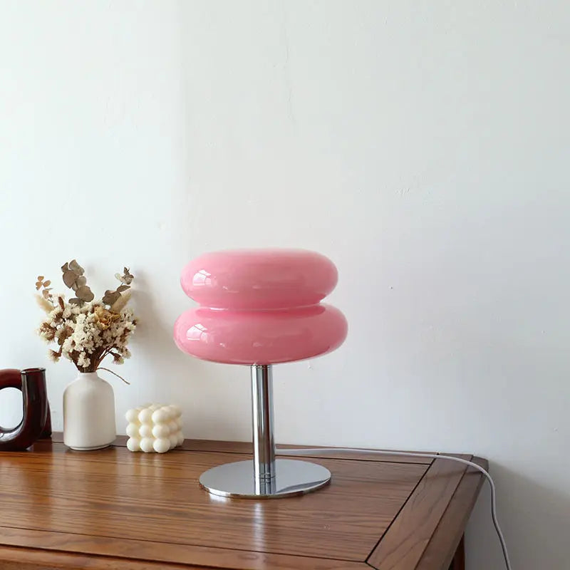Designerska lampa stołowa bauhaus z kloszem w stylu retro