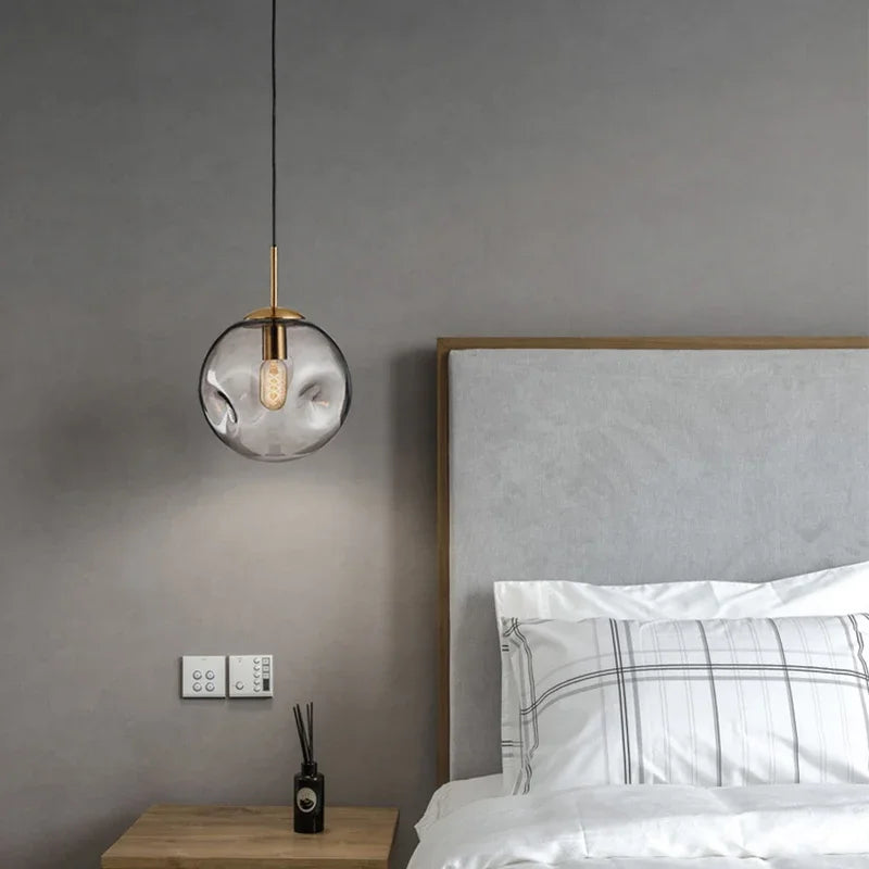 Designerska Lampa Wisząca z Kulistym Szklanym Kloszem