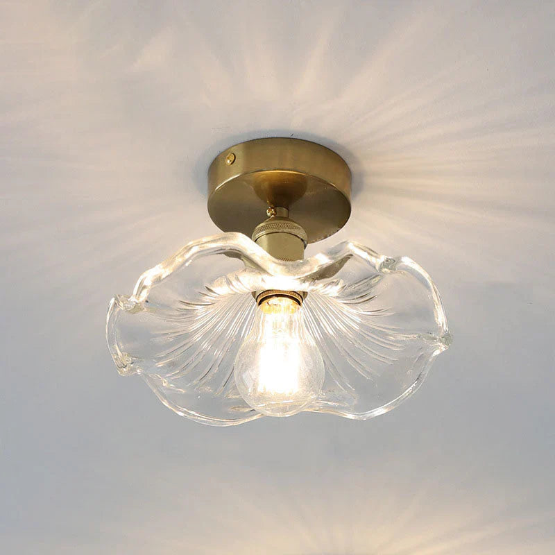 Sufitowa lampa dekoracyjna ze szklanym kloszem w kształcie liścia