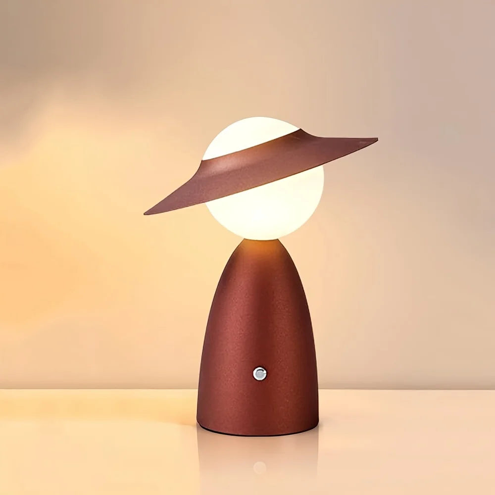 Lampa stołowa LED w kształcie postaci z kapeluszem – designerska lampka nocna do salonu lub sypialni